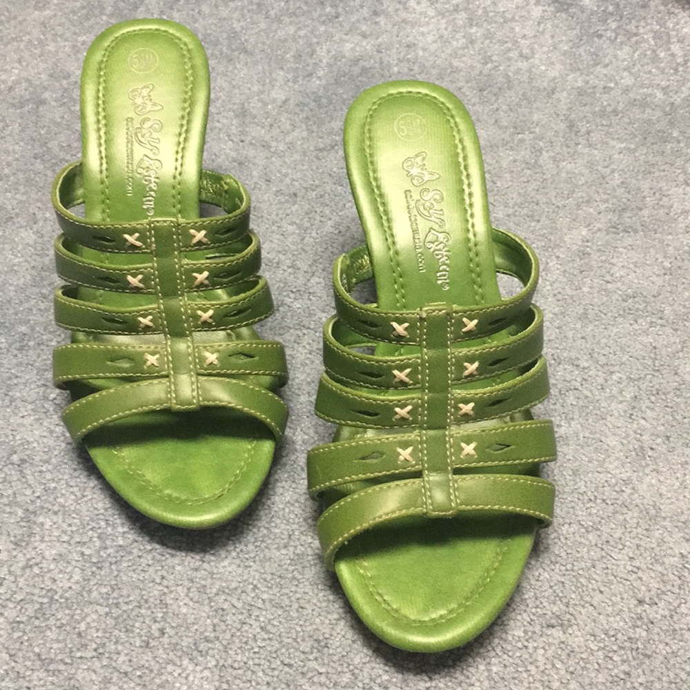 Self Esteem “Leesa” Heels.
